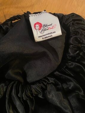 Eboni Curls Satin Bonnet - Black